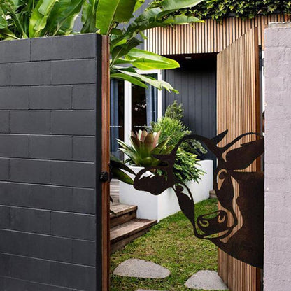 Decorative metal garden sculpture by Belro featuring intricate design, ideal for enhancing outdoor garden decor.