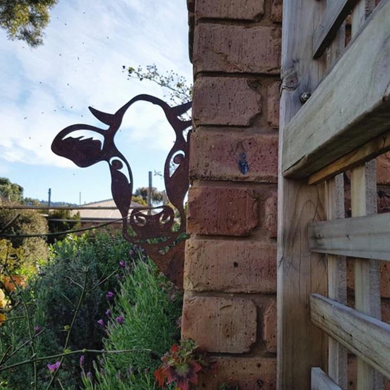 Belro metal garden sculpture featuring intricate design, perfect for outdoor decor and adding artistic charm to your garden space.