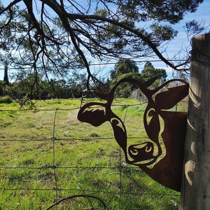 Belro metal garden artwork sculpture, decorative figurine for outdoor home and garden decor, intricate metal design