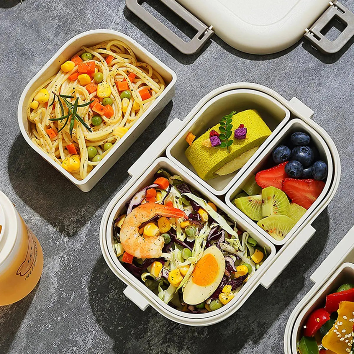 DecorsDeluxe 3-compartment Bento lunch box, 800ml, leak-proof, microwave safe, ideal for meal prep and on-the-go lunches.