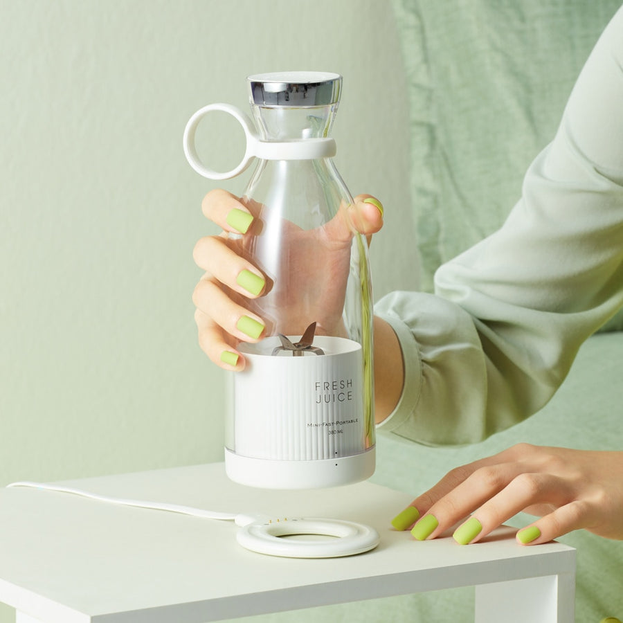 Belro portable electric fruit mixer and juicer blender with compact design for fresh smoothies and juices at home or on the go.