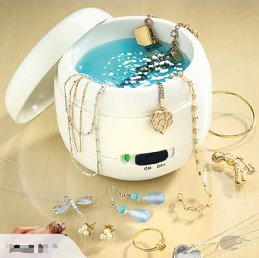 Belro jewelry cleaner accessory for cleaning and polishing rings, necklaces, and earrings with a compact, user-friendly design.