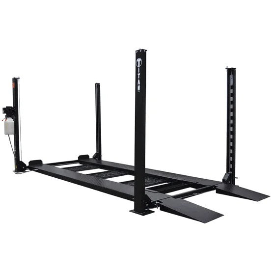 Titan SDPL-8000XLT 4-post lift from Casavibeo, showing the robust steel structure and hydraulic lifting mechanism.