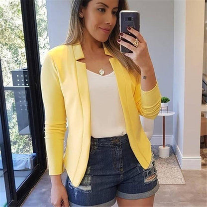 Women's short Belro jacket with a fitted design, featuring a zipper closure and stylish collar, perfect for casual wear.