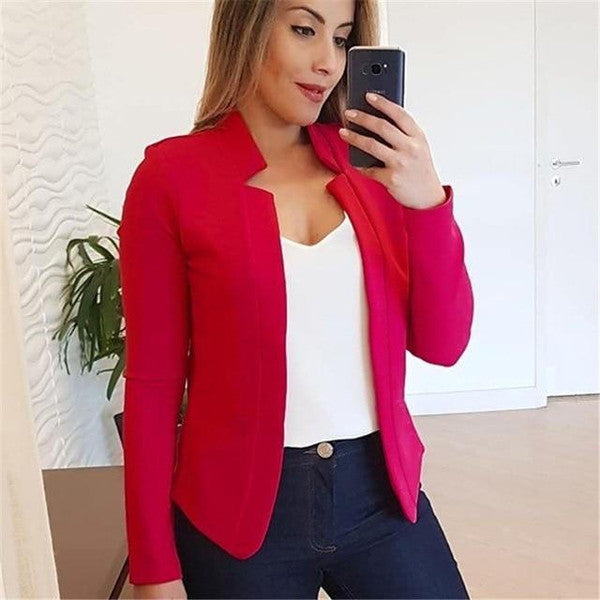 Belro women's short jacket in lightweight fabric, stylish design with front pockets and a zipper closure.