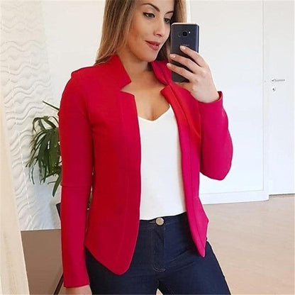 Belro women's short jacket in lightweight fabric, stylish design with front pockets and a zipper closure.