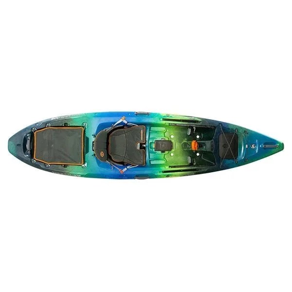 Casavibeo Wilderness Systems Tarpon 105 recreational kayak on water, featuring a sleek design and comfortable seating.