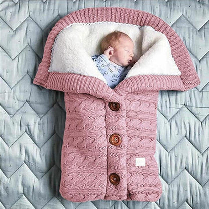 Soft Belro baby blanket with cozy texture, ideal for nurseries and cribs, perfect for keeping infants warm and comfortable.