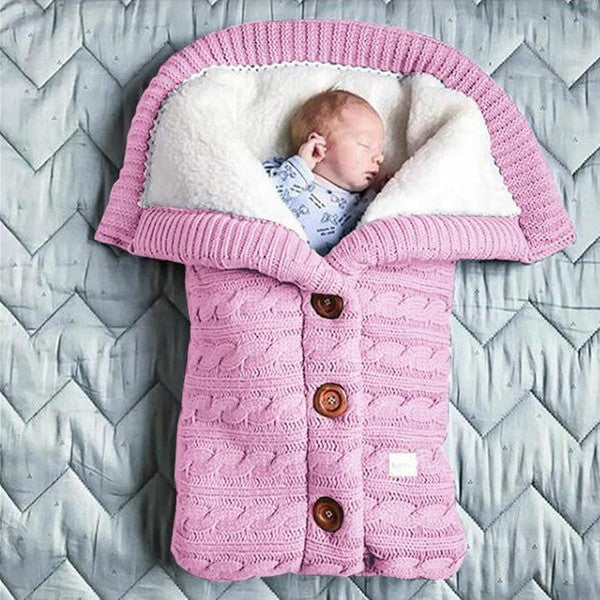 Soft Belro baby blanket with cozy, plush fabric, perfect for cuddling and keeping your baby warm and comfortable.