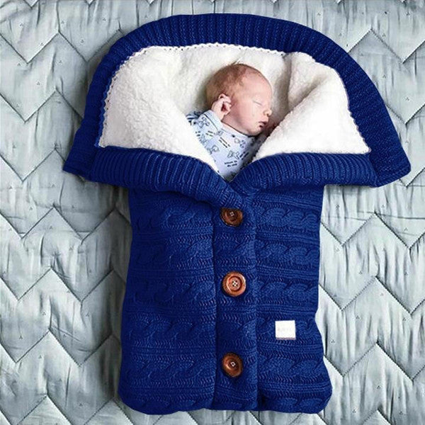 Soft Belro baby blanket with a cozy, textured fabric, perfect for keeping infants warm and comfortable.