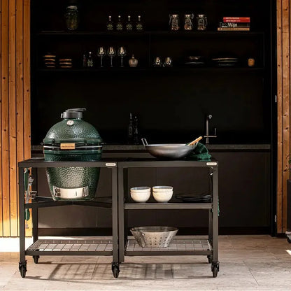 Casavibeo Big Green Egg Medium ceramic charcoal grill with a round green lid and sturdy stand, ready for outdoor cooking.