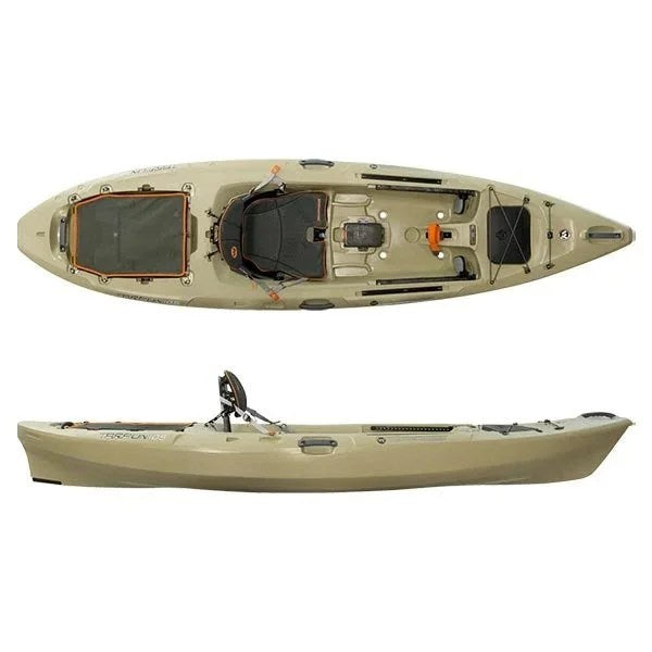 Casavibeo Wilderness Systems Tarpon 105 recreational kayak on water, featuring a sleek design and seating area for paddling fun.