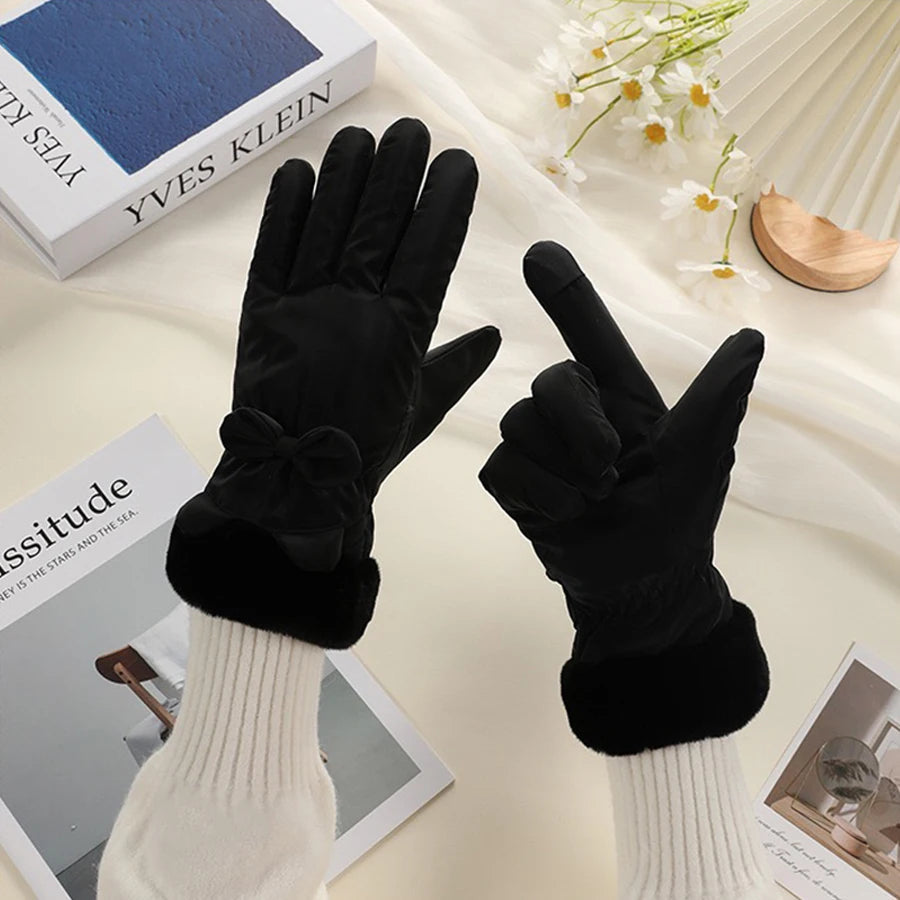 Black Belro touchscreen winter gloves for women, stylish accessories with touch-sensitive fingertips, ideal for cold weather.