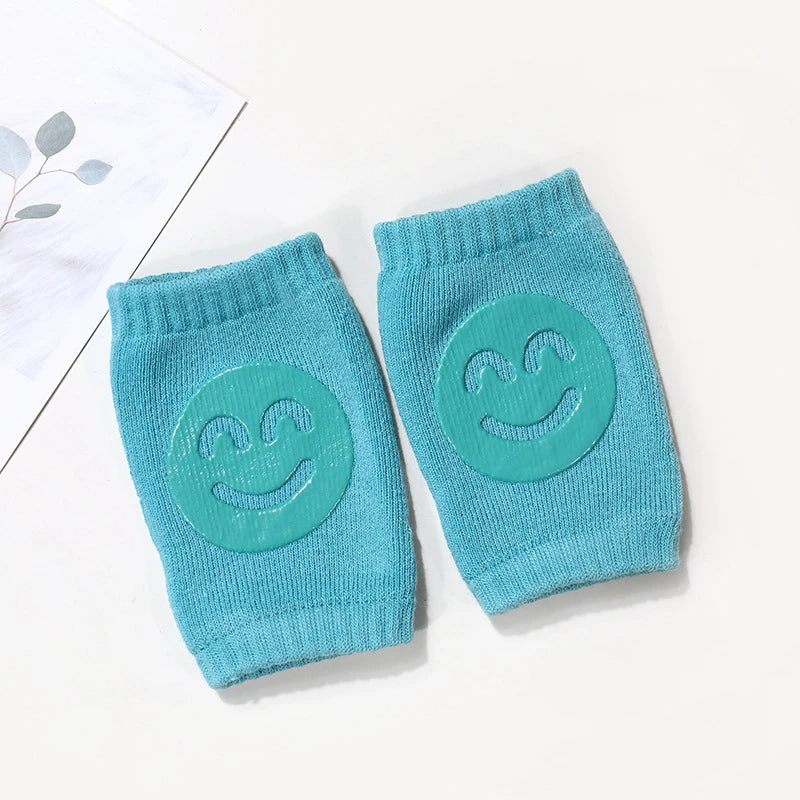 Belro baby knee pads in soft fabric, designed for kids' comfort and protection during crawling or play.