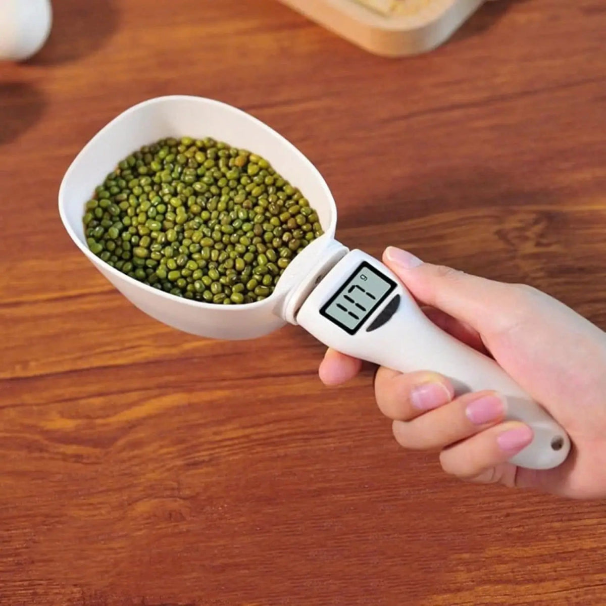 Mivoza Deutschland digital measuring spoon scale for precise kitchen portioning, with a sleek design and easy-to-read display.