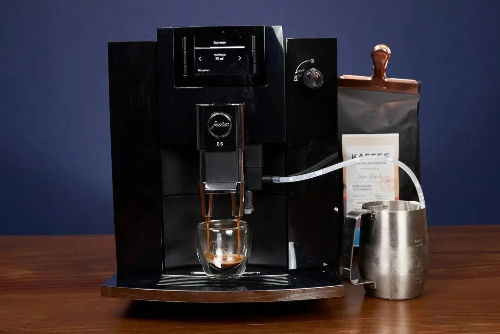 Casavibeo Jura E6 automatic coffee machine with sleek design, digital display, and built-in milk frother for premium coffee brewing.