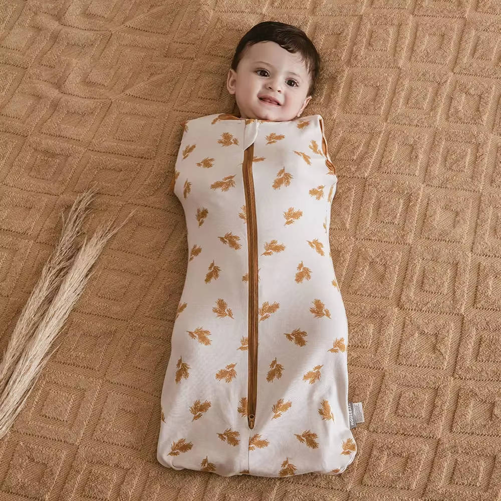 Belro baby sleeping bag, cozy sleepwear for infants, soft fabric with zipper closure, ideal for comfortable nighttime sleep.
