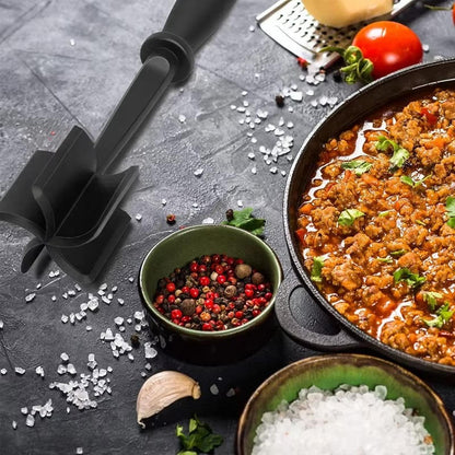 Belro meat chopper with heat-resistant handle and durable stainless steel blades for efficient meat grinding in the kitchen.