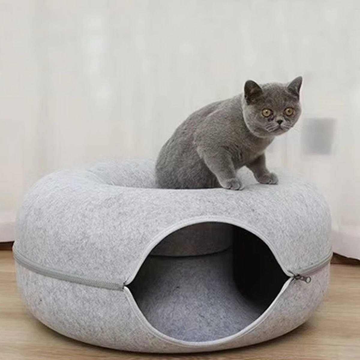 Belro donut bed for cats, cozy round pet bed with plush interior, ideal for feline comfort and relaxation.