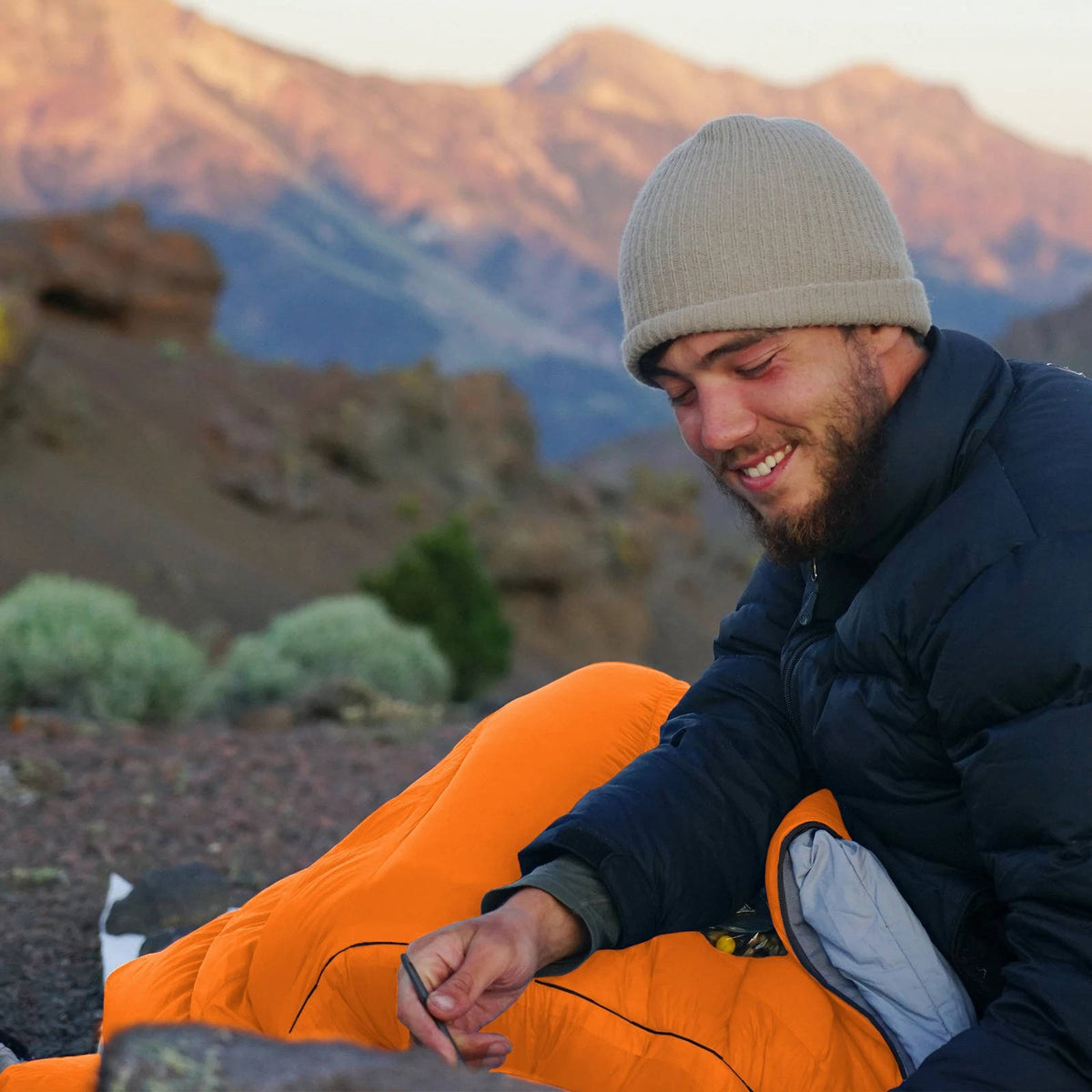 Adult sleeping bag by Belro, shown in a compact, insulated design suitable for outdoor camping and overnight stays.