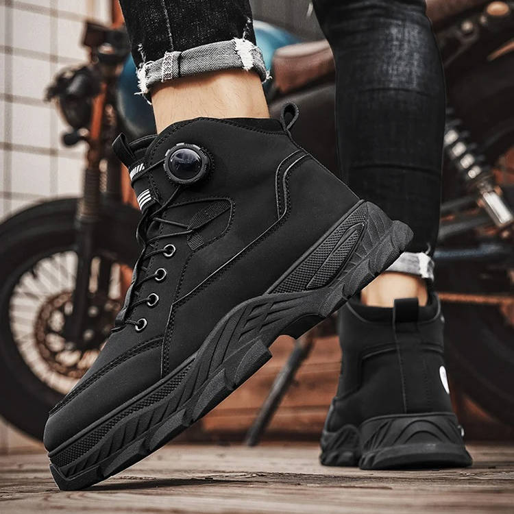 Men's rugged heavy-duty work boots by Belro with durable leather, sturdy soles, and reinforced toe for tough work environments.
