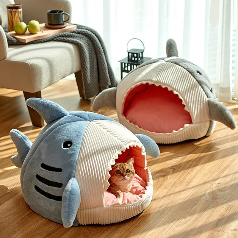 Belro shark-shaped dog and cat cave bed, 40x40x32cm, cozy pet shelter with a fun shark design for dogs and cats.