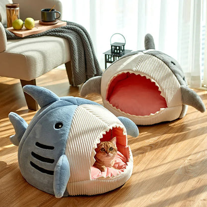 Belro shark-shaped dog and cat cave bed, 40x40x32cm, cozy pet shelter with a fun shark design for dogs and cats.