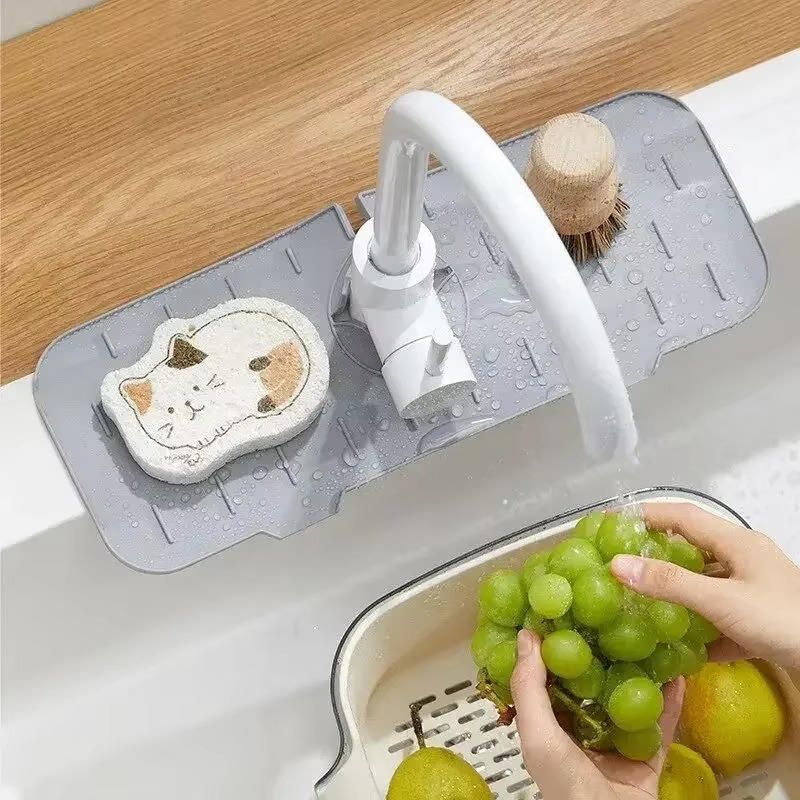 Belro kitchen sink faucet splash guard attached to a sink to prevent water splashes during use.