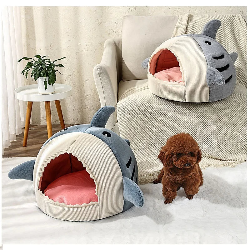 Belro shark-shaped dog and cat cave bed, 40x40x32cm, cozy pet cave with shark design for dogs and cats.