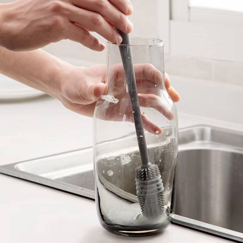 Belro bottle cleaning brush with a long handle and bristles, designed for thorough cleaning of footwear and pump heels.