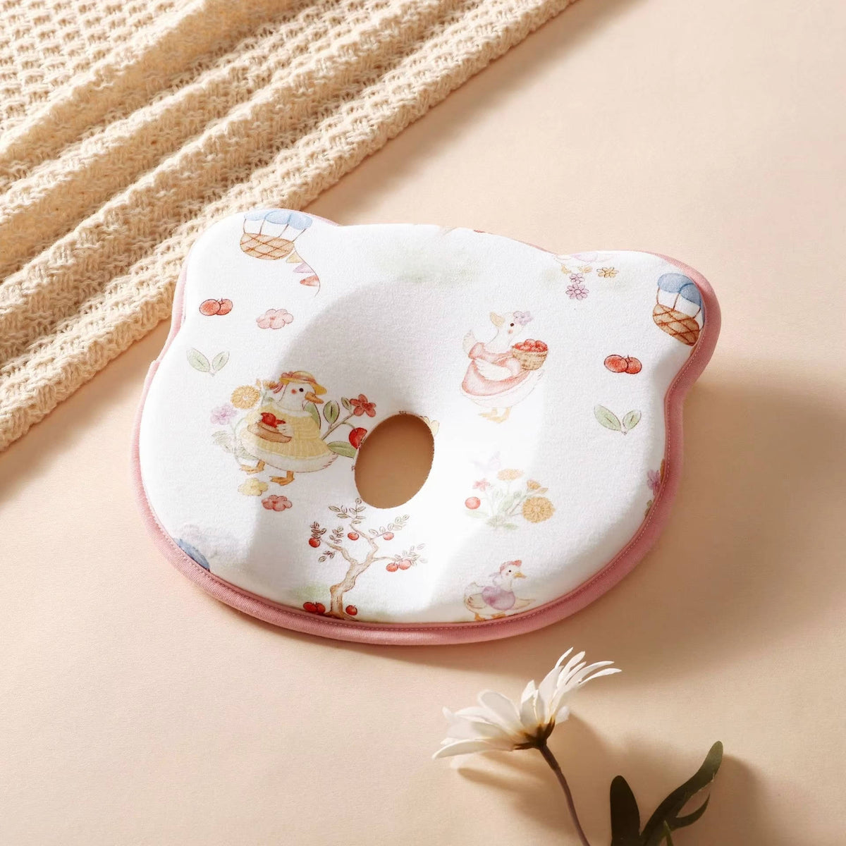 Belro infant pillow prevents flat head, features anti-deviation design and sweat-absorbent fabric, ideal for baby bedding and pillows.