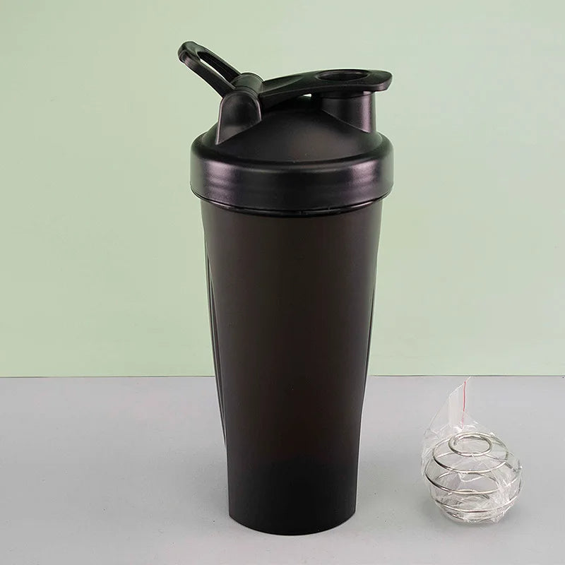 Belro 600ml leak-proof protein shaker bottle with mixing ball, featuring a secure lid and ergonomic design for fitness use.