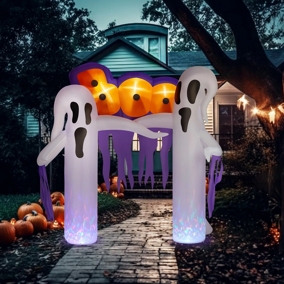 Large outdoor Halloween decoration by Belro, featuring spooky Halloween-themed decor for home and garden display.