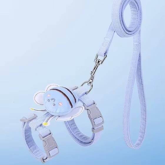 Belro cat collar and harness set with adjustable straps, featuring a secure buckle and stylish design for pet safety and comfort.