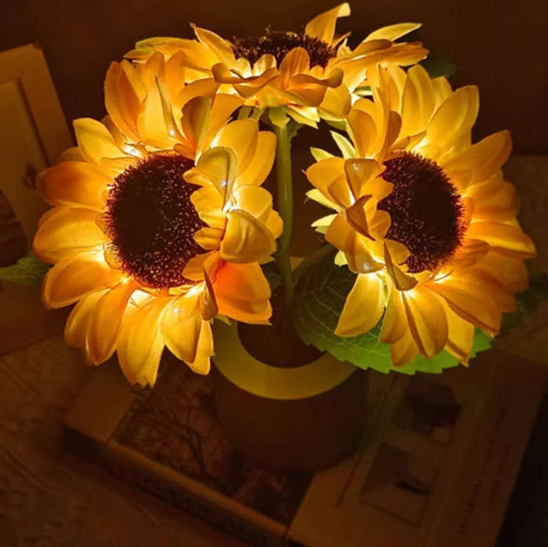 Belro sunflower lamp emits warm light, designed as a decorative night light with a sunflower-shaped shade for cozy ambiance.
