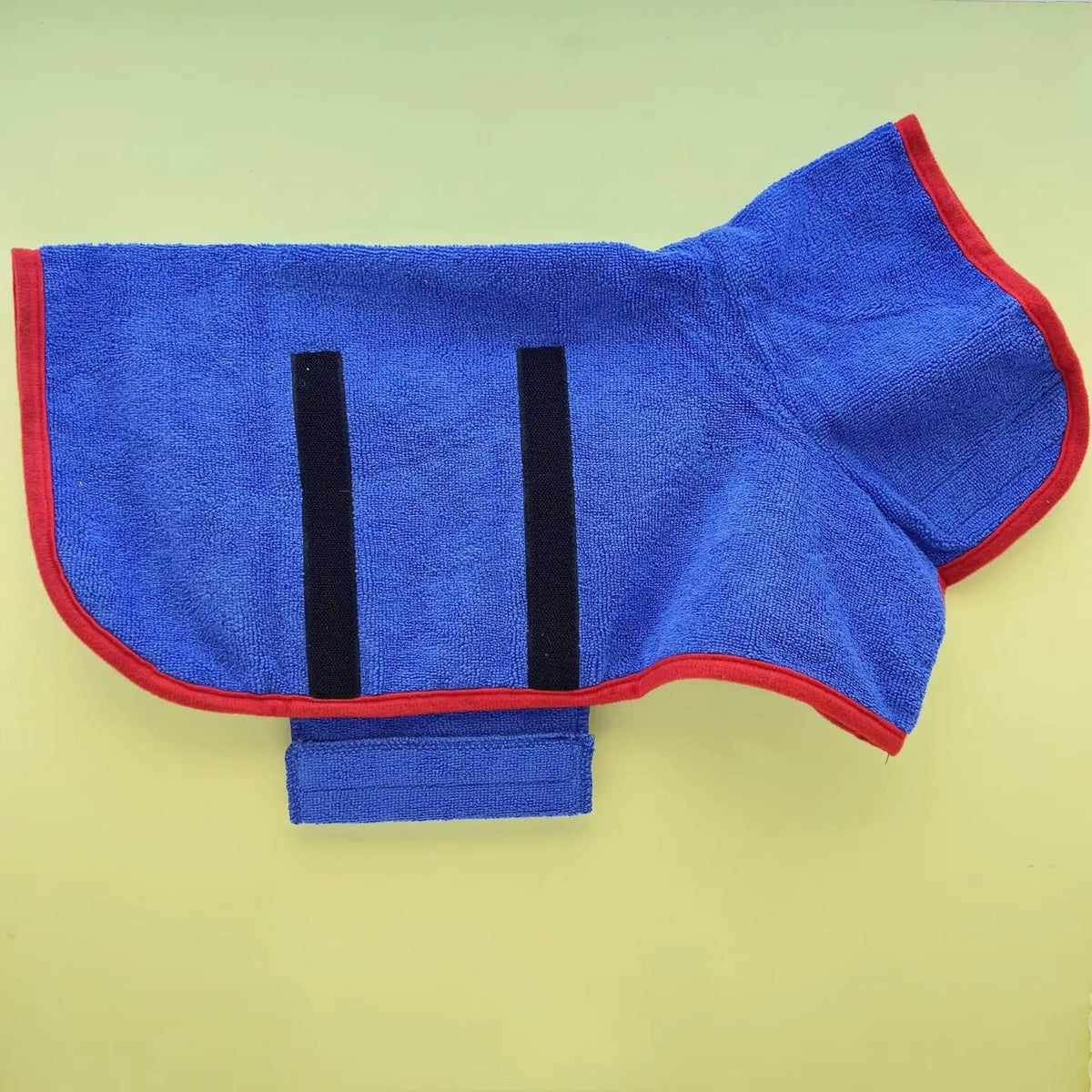 Belro dog bath robe made of soft fabric, cozy sleepwear clothing for pets, shown on a small dog for comfortable bath time wear.