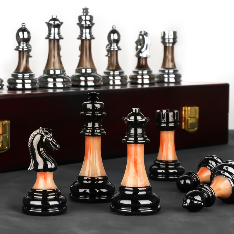 Belro metal chess set with large 42 cm wooden board, featuring detailed metal chess pieces for classic gameplay.