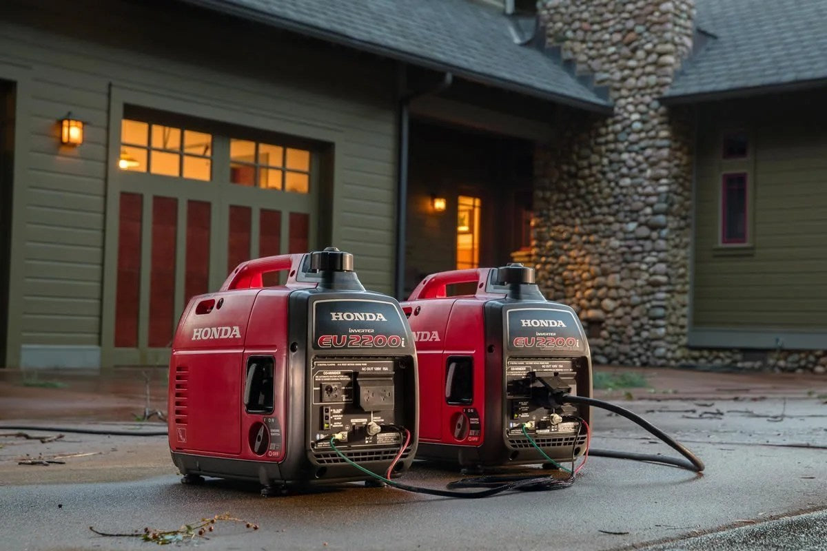 Honda EU2200i Companion inverter generator from Casavibeo, shown with its compact design and control panel for home backup use.