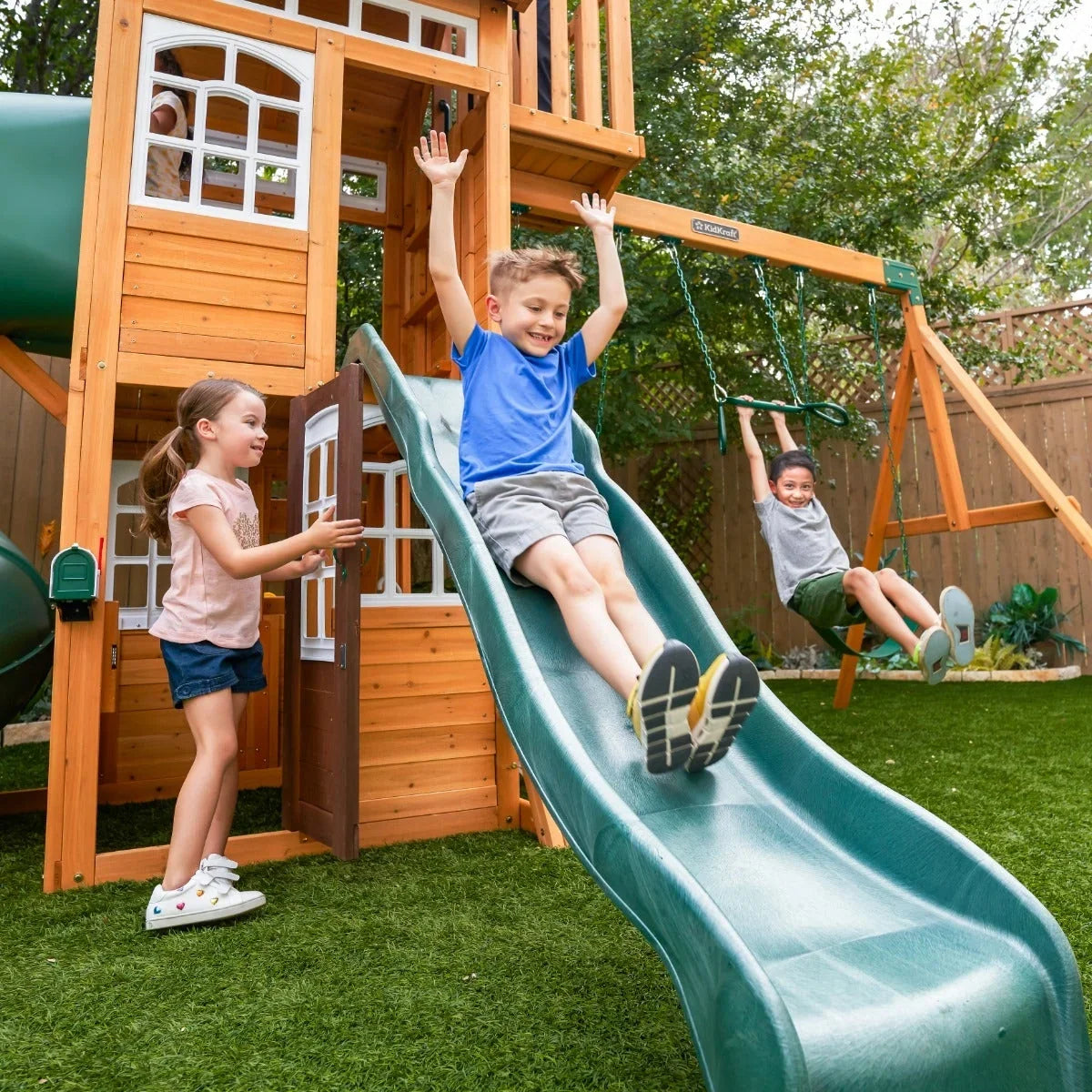Casavibeo Ridgemoor Perch Swing Set with sturdy perch and swing seat, ideal for outdoor play and kids' backyard fun.