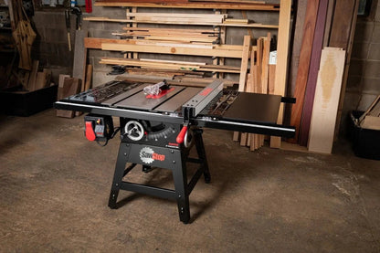 Casavibeo SawStop Contractors Saw CNS175-PFA30 with safety guard and precision cutting surface, shown in a workshop setting