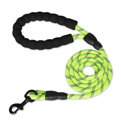Green reflective dog leash with padded handle from Belro, designed for safety and comfort during walks with your pet.