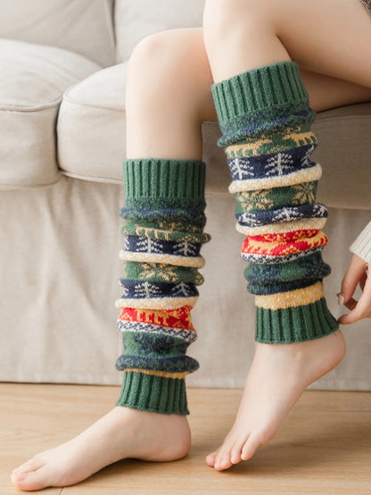 Green Belro cozy knit leg warmer, perfect for fall and winter, made of soft, warm clothing material.