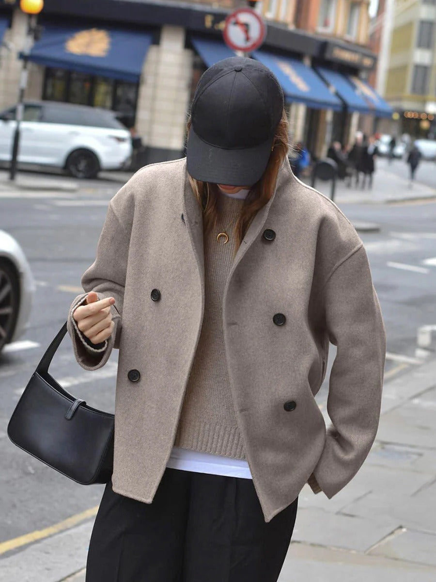 Loose-fitting women's Belro jacket with button closure, stylish and trendy outerwear for casual or everyday wear.