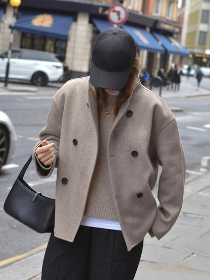 Loose-fitting women's Belro jacket with button closure, stylish and trendy outerwear for casual or everyday wear.