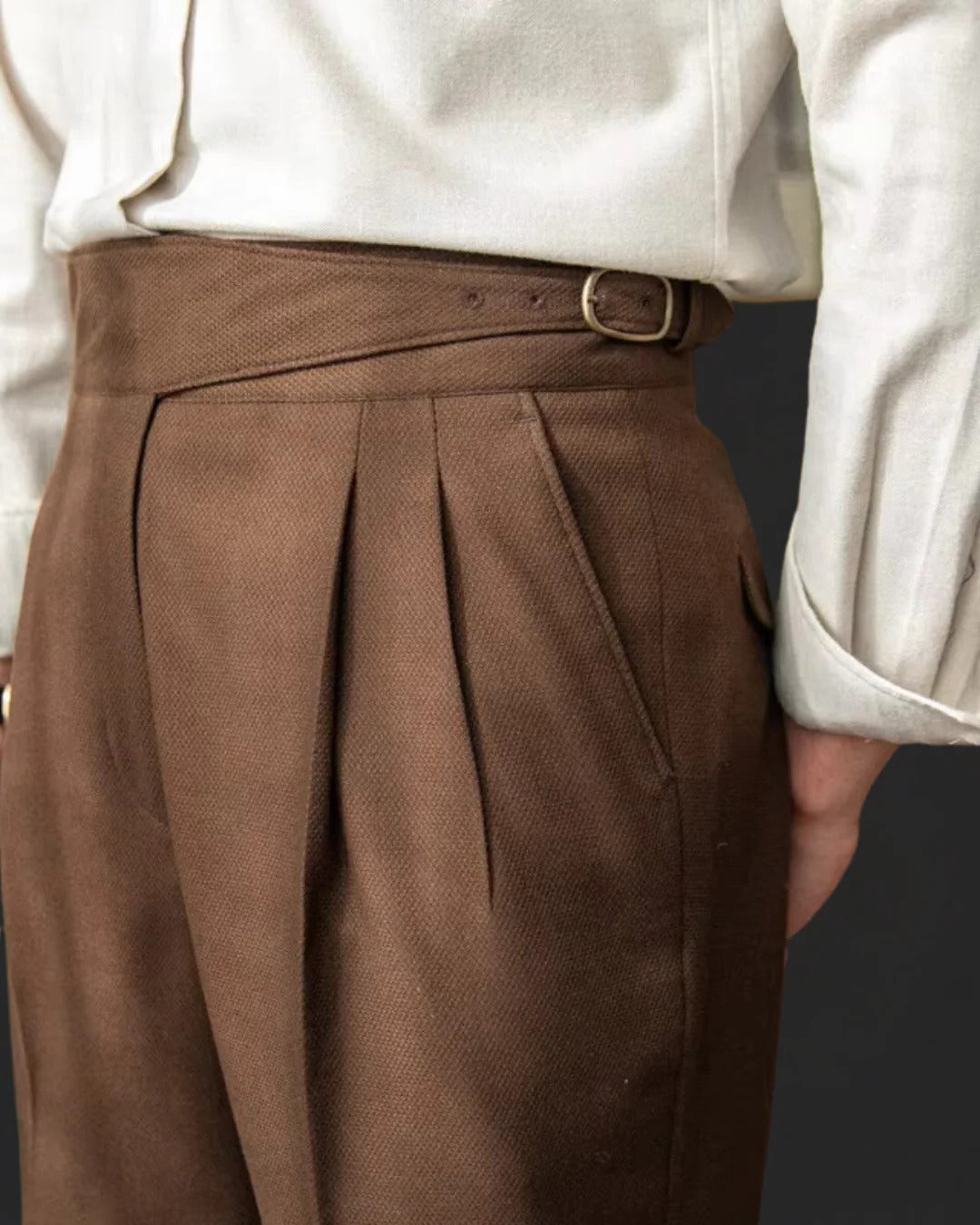 Belro men's high-quality trousers, tailored fit with classic design, shown in a neutral setting.