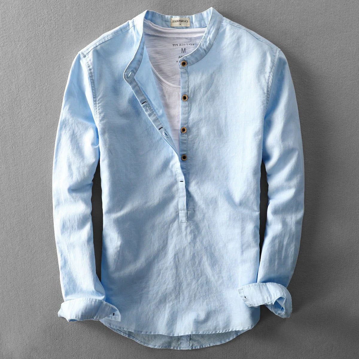 Men's linen shirt by Belro, light and breathable fabric, shown in a relaxed fit with a classic collar and short sleeves.