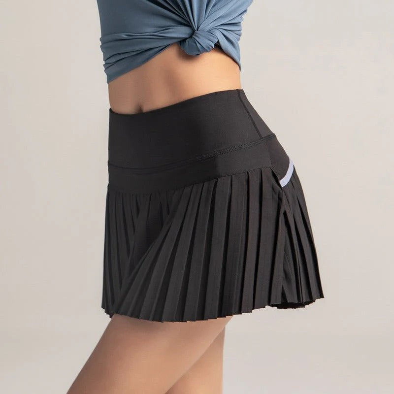 Belro tennis skirt, lightweight athletic clothing for women, featuring a fitted waistband and pleated design.