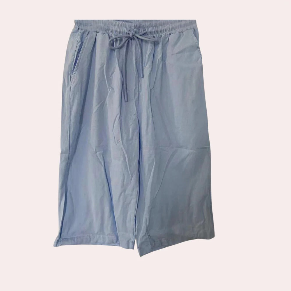 Comfortable women's shorts by Belro, featuring a relaxed fit and casual style, shown on a model in a bright outdoor setting.