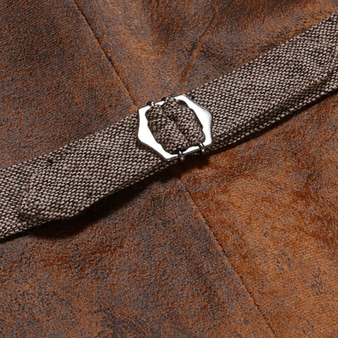 Men's Belro vest made of durable fabric, featuring a sleeveless design with front pockets, suitable for casual and outdoor wear.