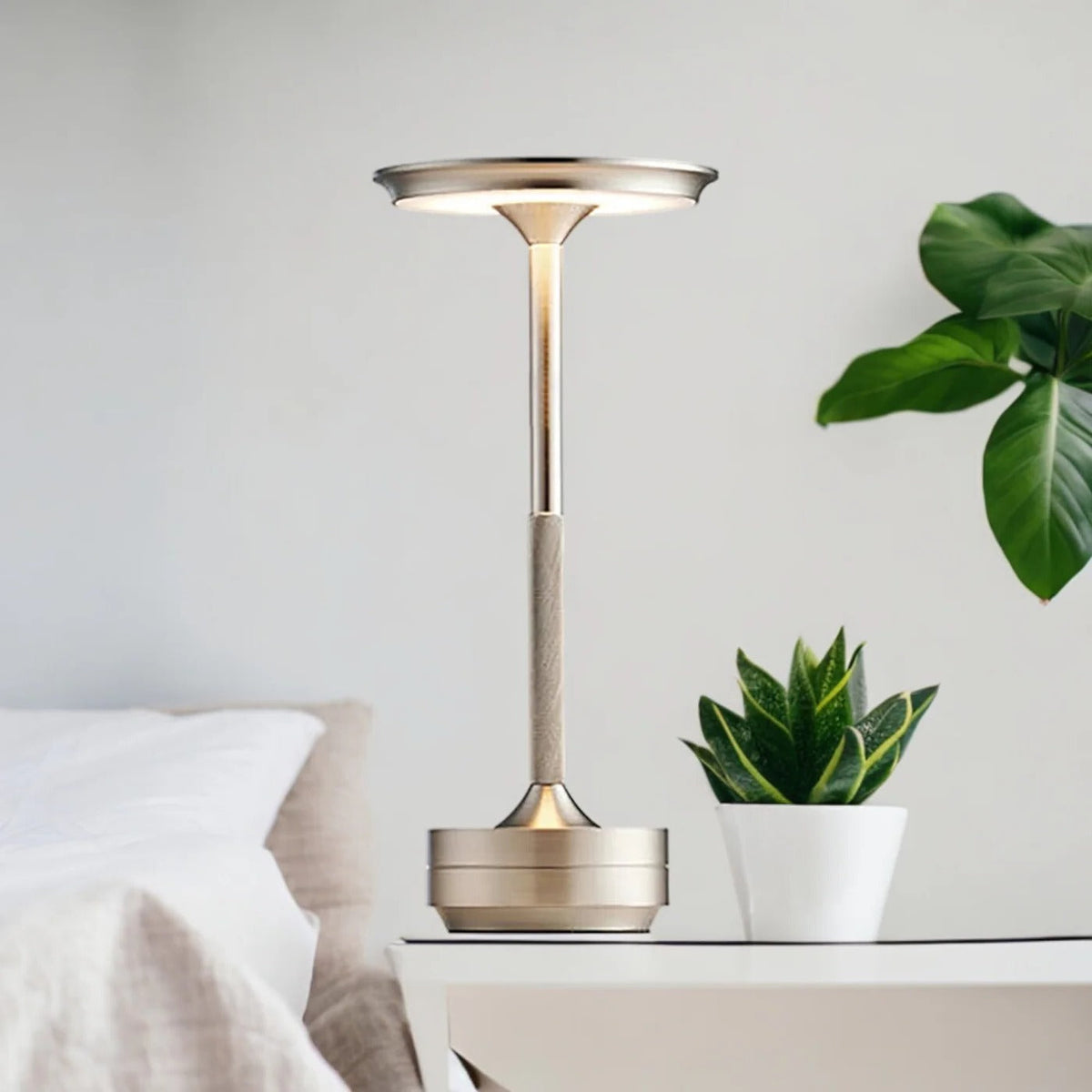 Belro cordless table lamp with touch control, modern Nordic design, suitable for night lighting in contemporary home decor.